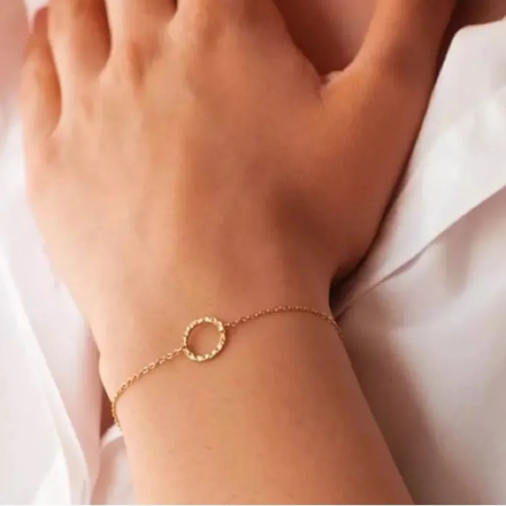 ⚜️𝟯𝟬%𝗢𝗙𝗙 𝗯𝘂𝗻𝗱𝗹𝗲𝘀 𝟯+⚜️ NEW Circle Charm Dainty Stainless Steel Bracelet - Picture 10 of 13